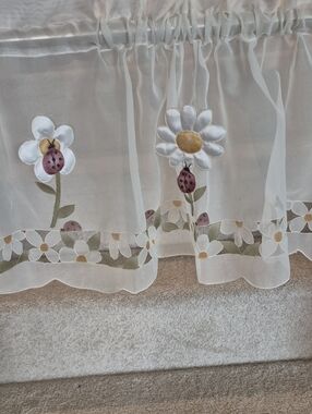 White Sheer Floral Valance with Embroidered 3D Daisies 60x13